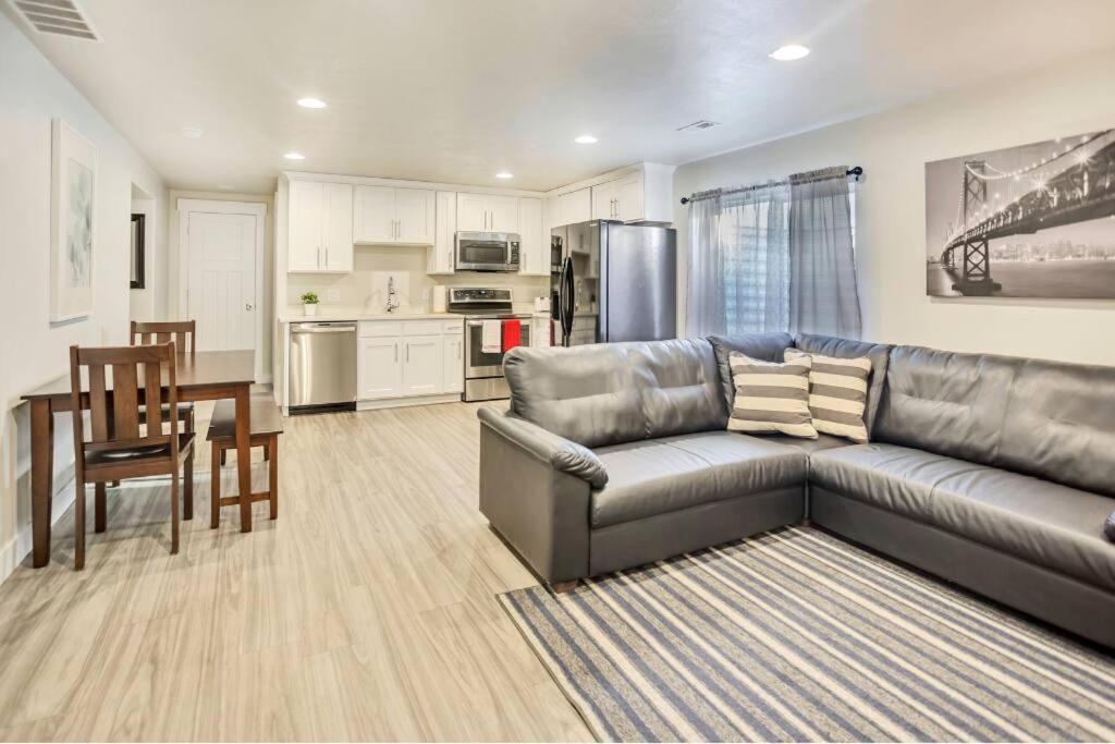 New Furnished 2Bd Apt! Great For Long Stays Vineyard 外观 照片